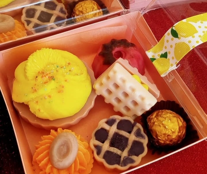 Pastry box